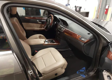 2013 Mercedes-Benz E 350 4Matic z USA, uszkodzony, nr VIN WDDHF8JB2DA738999